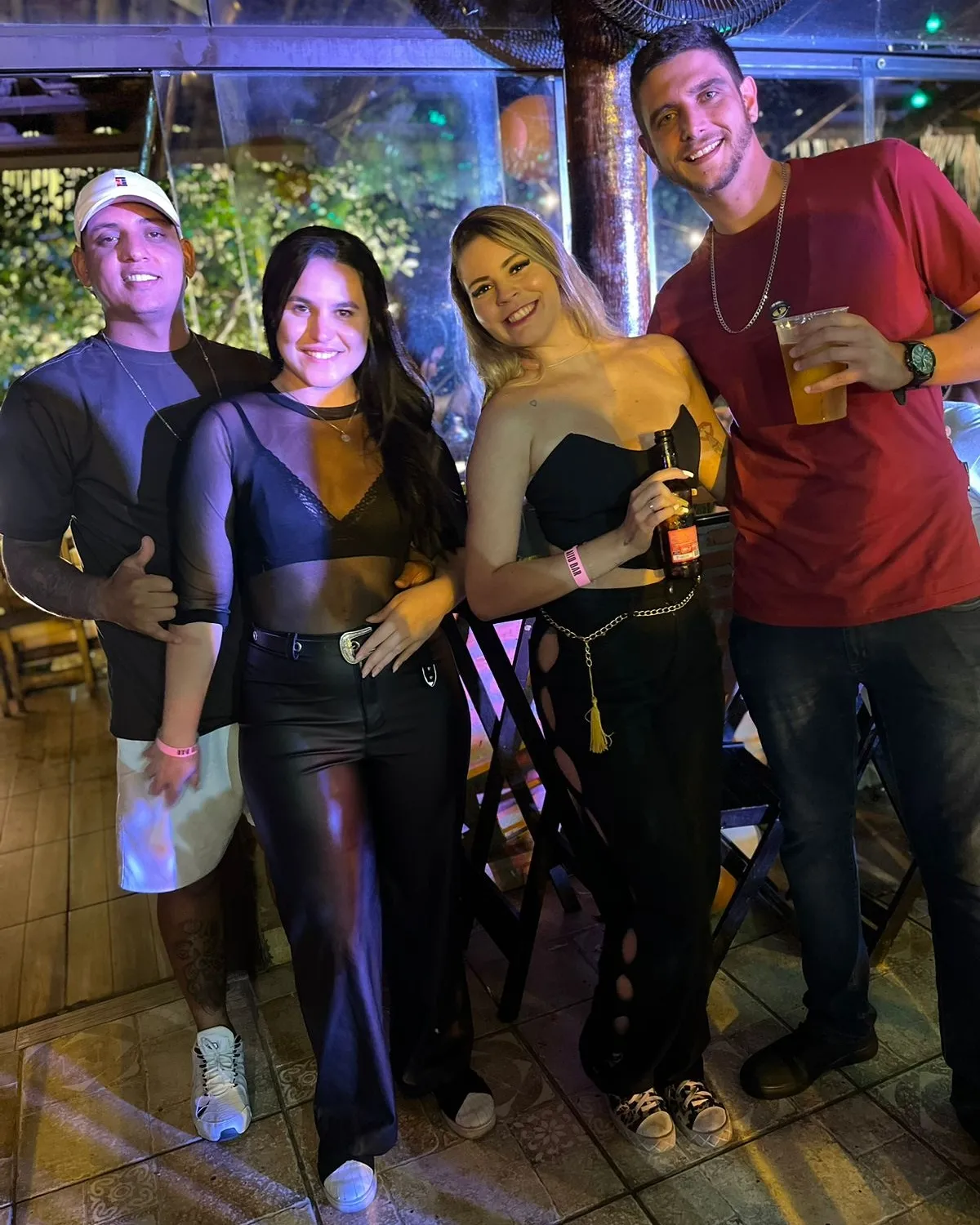 Amigos curtindo a noite no Ponto Alto